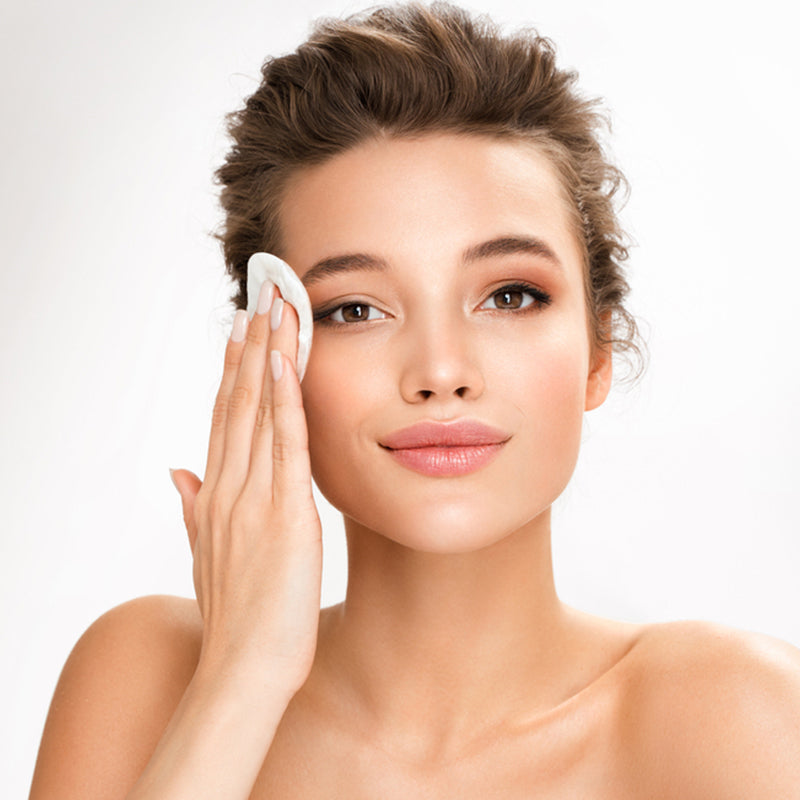 HOW TO PROPERLY REMOVE YOUR MAKEUP